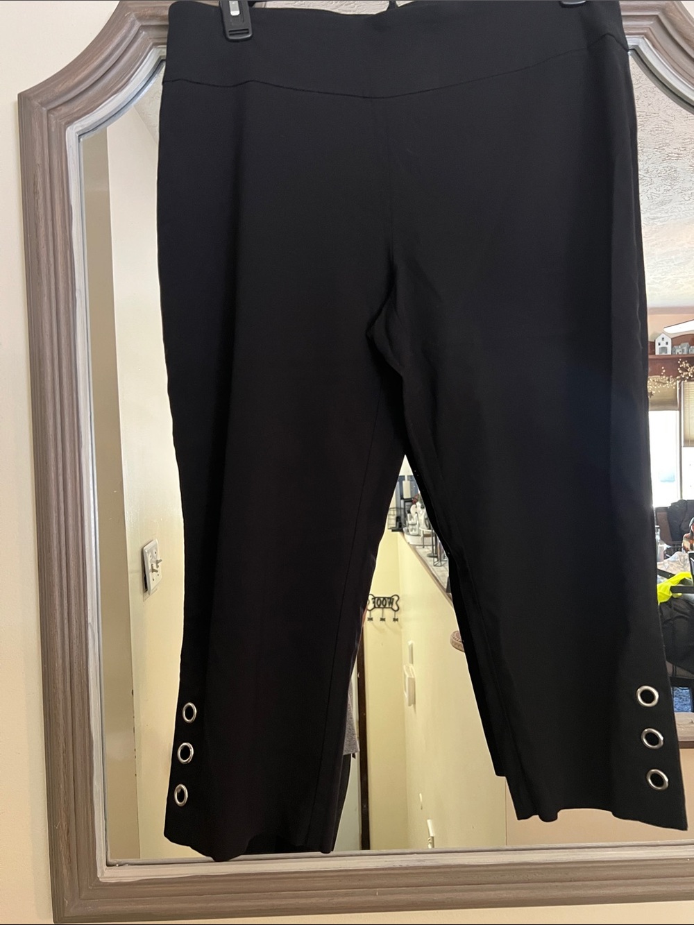 Zac & Rachel Black Capri Pants with Grommet Trim